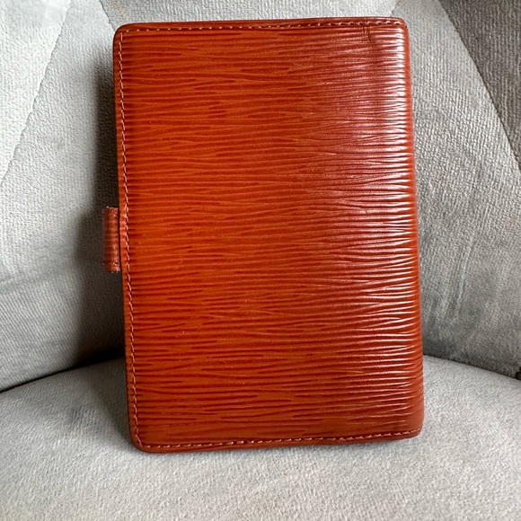 LOUIS VUITTON AGENDA - Picture 5 of 17